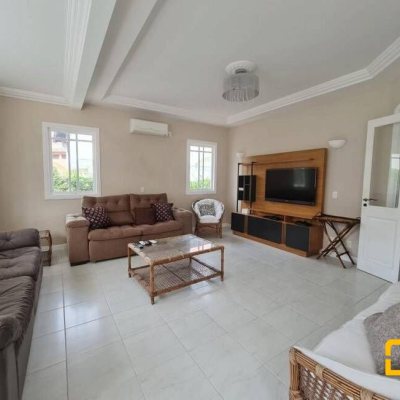 Casa Residencial com 450m², 5 quartos, 4 suítes, 3 garagens, no bairro Jurerê Internacional em Florianópolis