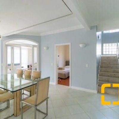 Casa Residencial com 450m², 5 quartos, 4 suítes, 3 garagens, no bairro Jurerê Internacional em Florianópolis