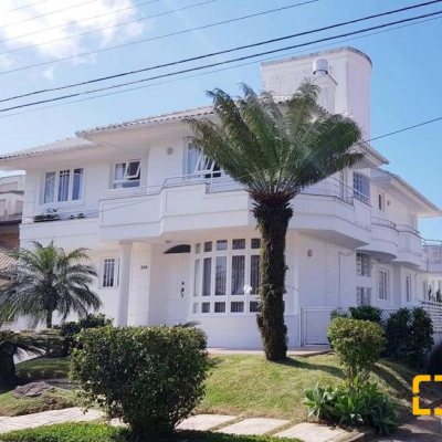 Casa Residencial com 450m², 5 quartos, 4 suítes, 3 garagens, no bairro Jurerê Internacional em Florianópolis