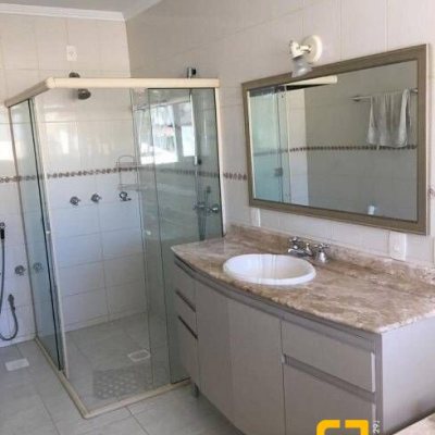 Casa Residencial com 450m², 5 quartos, 4 suítes, 3 garagens, no bairro Jurerê Internacional em Florianópolis