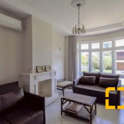 Casa Residencial com 450m², 5 quartos, 4 suítes, 3 garagens, no bairro Jurerê Internacional em Florianópolis