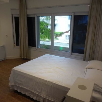 Casa Residencial com 551m², 5 quartos, 5 suítes, 4 garagens, no bairro Jurerê Internacional em Florianópolis