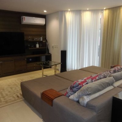 Casa Residencial com 551m², 5 quartos, 5 suítes, 4 garagens, no bairro Jurerê Internacional em Florianópolis