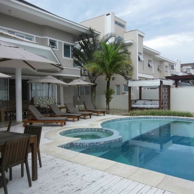 Casa Residencial com 551m², 5 quartos, 5 suítes, 4 garagens, no bairro Jurerê Internacional em Florianópolis