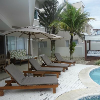 Casa Residencial com 551m², 5 quartos, 5 suítes, 4 garagens, no bairro Jurerê Internacional em Florianópolis