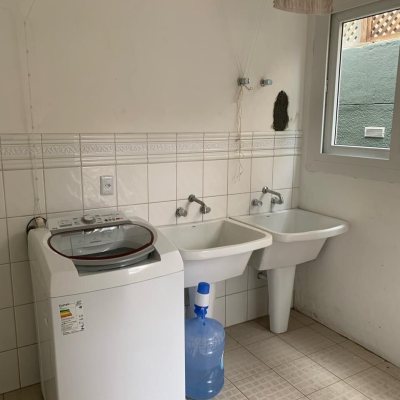 Casa Residencial com 370m², 5 quartos, 2 suítes, 2 garagens, no bairro Jurerê Internacional em Florianópolis