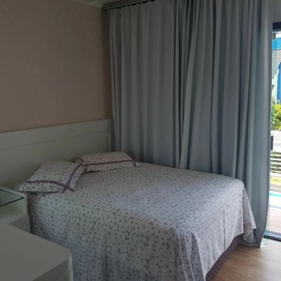 Casa Residencial com 380m², 5 quartos, 4 suítes, 2 garagens, no bairro Jurerê Internacional em Florianópolis