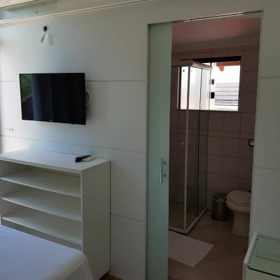 Casa Residencial com 380m², 5 quartos, 4 suítes, 2 garagens, no bairro Jurerê Internacional em Florianópolis