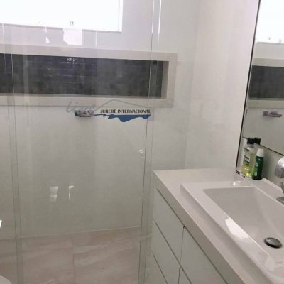 Casa Residencial com 310m², 4 quartos, 4 suítes, 3 garagens, no bairro Jurerê Internacional em Florianópolis