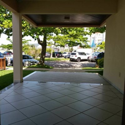 Casa Residencial com 580m², 7 quartos, 3 suítes, 5 garagens, no bairro Jurerê Internacional em Florianópolis