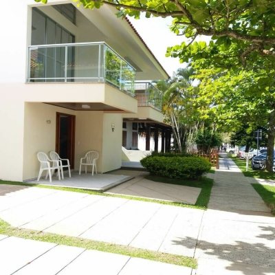 Casa Residencial com 580m², 7 quartos, 3 suítes, 5 garagens, no bairro Jurerê Internacional em Florianópolis