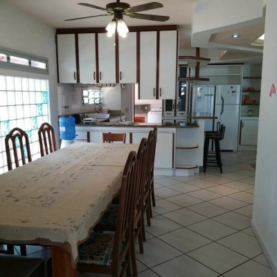 Casa Residencial com 580m², 7 quartos, 3 suítes, 5 garagens, no bairro Jurerê Internacional em Florianópolis