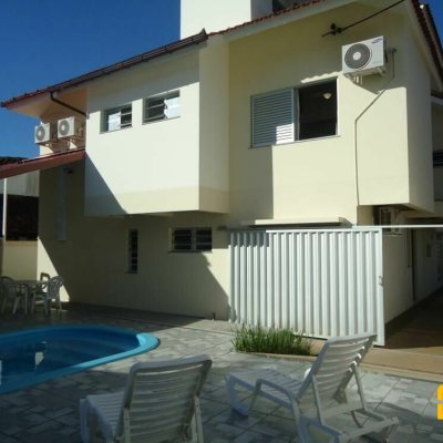 Casa Residencial com 580m², 7 quartos, 3 suítes, 5 garagens, no bairro Jurerê Internacional em Florianópolis