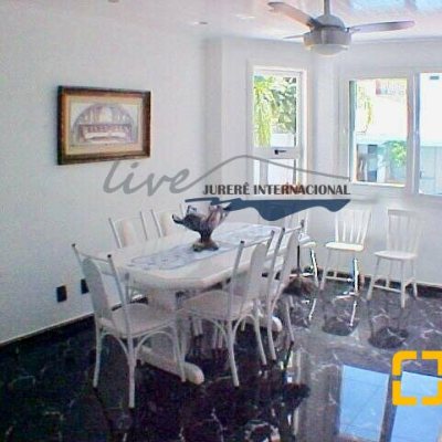 Casa Residencial com 430m², 4 quartos, 4 suítes, 3 garagens, no bairro Jurerê Internacional em Florianópolis