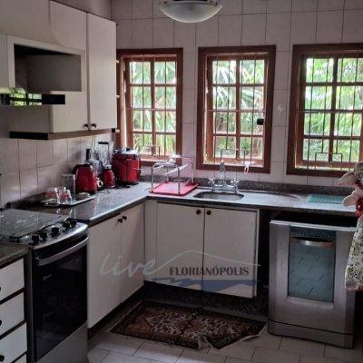 Casa Residencial com 316m², 5 quartos, 2 suítes, 2 garagens, no bairro Jurerê Internacional em Florianópolis