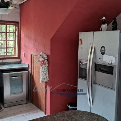 Casa Residencial com 316m², 5 quartos, 2 suítes, 2 garagens, no bairro Jurerê Internacional em Florianópolis