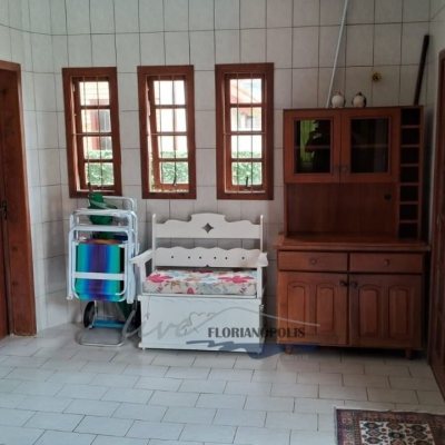 Casa Residencial com 316m², 5 quartos, 2 suítes, 2 garagens, no bairro Jurerê Internacional em Florianópolis