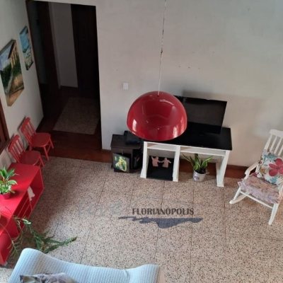 Casa Residencial com 316m², 5 quartos, 2 suítes, 2 garagens, no bairro Jurerê Internacional em Florianópolis