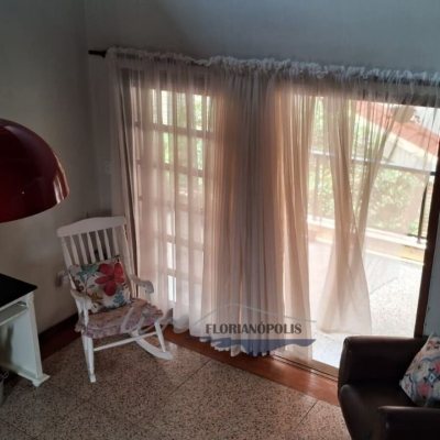 Casa Residencial com 316m², 5 quartos, 2 suítes, 2 garagens, no bairro Jurerê Internacional em Florianópolis