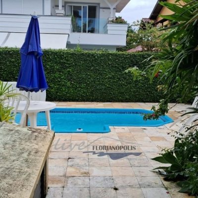 Casa Residencial com 316m², 5 quartos, 2 suítes, 2 garagens, no bairro Jurerê Internacional em Florianópolis