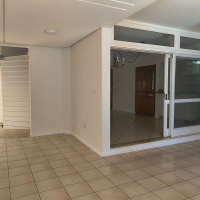 Casa Residencial com 246m², 4 quartos, 3 suítes, 4 garagens, no bairro Jurerê Internacional em Florianópolis