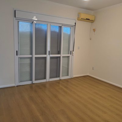 Casa Residencial com 246m², 4 quartos, 3 suítes, 4 garagens, no bairro Jurerê Internacional em Florianópolis