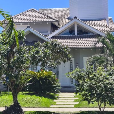 Casa Residencial com 246m², 4 quartos, 3 suítes, 4 garagens, no bairro Jurerê Internacional em Florianópolis