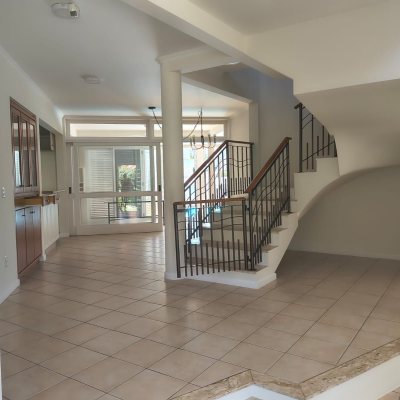 Casa Residencial com 246m², 4 quartos, 3 suítes, 4 garagens, no bairro Jurerê Internacional em Florianópolis