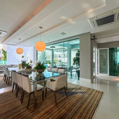 Casa Residencial com 1200m², 4 quartos, 4 suítes, 5 garagens, no bairro Jurerê Internacional em Florianópolis