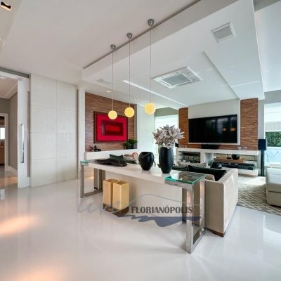 Casa Residencial com 1200m², 4 quartos, 4 suítes, 5 garagens, no bairro Jurerê Internacional em Florianópolis