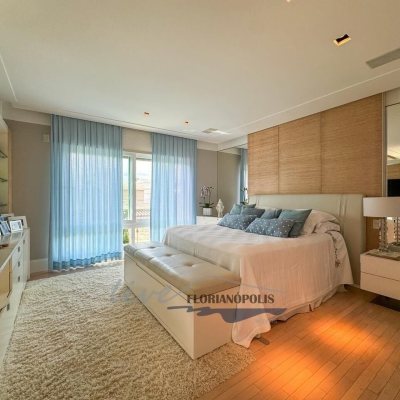 Casa Residencial com 1200m², 4 quartos, 4 suítes, 5 garagens, no bairro Jurerê Internacional em Florianópolis
