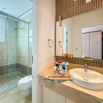 Casa Residencial com 1200m², 4 quartos, 4 suítes, 5 garagens, no bairro Jurerê Internacional em Florianópolis