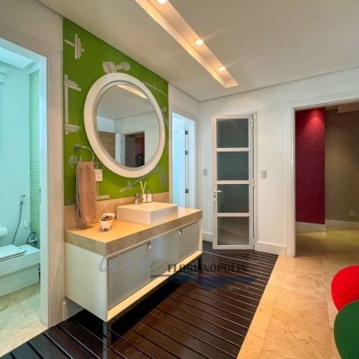 Casa Residencial com 1200m², 4 quartos, 4 suítes, 5 garagens, no bairro Jurerê Internacional em Florianópolis