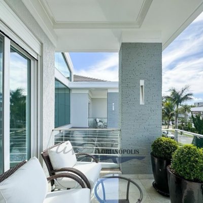 Casa Residencial com 1200m², 4 quartos, 4 suítes, 5 garagens, no bairro Jurerê Internacional em Florianópolis