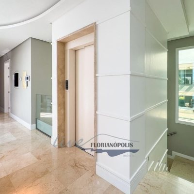 Casa Residencial com 1200m², 4 quartos, 4 suítes, 5 garagens, no bairro Jurerê Internacional em Florianópolis