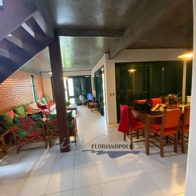 Casa Residencial com 200m², 3 quartos, 1 suíte, 1 garagem, no bairro Jurerê Internacional em Florianópolis