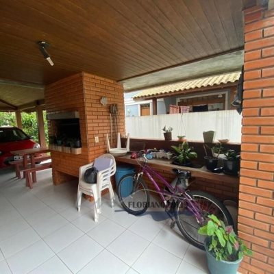 Casa Residencial com 200m², 3 quartos, 1 suíte, 1 garagem, no bairro Jurerê Internacional em Florianópolis