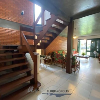 Casa Residencial com 200m², 3 quartos, 1 suíte, 1 garagem, no bairro Jurerê Internacional em Florianópolis