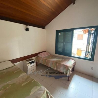 Casa Residencial com 200m², 3 quartos, 1 suíte, 1 garagem, no bairro Jurerê Internacional em Florianópolis