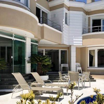 Casa Residencial com 800m², 9 quartos (sendo 8 suítes), 5 garagens, no bairro Jurerê Internacional em Floranópolis