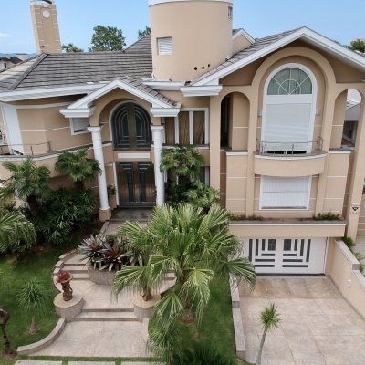 Casa Residencial com 800m², 9 quartos (sendo 8 suítes), 5 garagens, no bairro Jurerê Internacional em Floranópolis