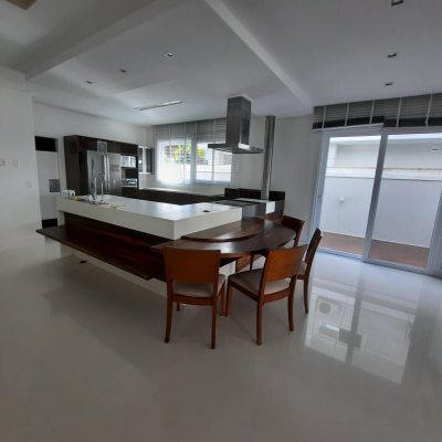 Casa Residencial com 900m², 4 quartos, 4 suítes, 4 garagens, no bairro Jurerê Internacional em Florianópolis