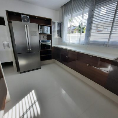 Casa Residencial com 900m², 4 quartos, 4 suítes, 4 garagens, no bairro Jurerê Internacional em Florianópolis