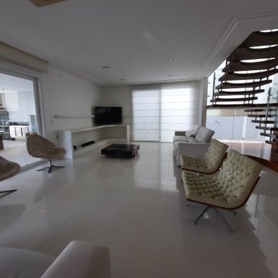 Casa Residencial com 900m², 4 quartos, 4 suítes, 4 garagens, no bairro Jurerê Internacional em Florianópolis