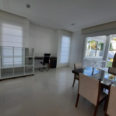 Casa Residencial com 900m², 4 quartos, 4 suítes, 4 garagens, no bairro Jurerê Internacional em Florianópolis