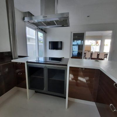 Casa Residencial com 900m², 4 quartos, 4 suítes, 4 garagens, no bairro Jurerê Internacional em Florianópolis