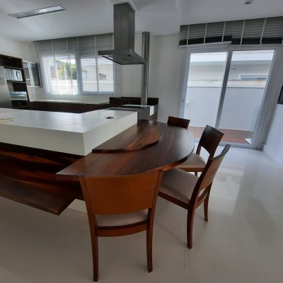 Casa Residencial com 900m², 4 quartos, 4 suítes, 4 garagens, no bairro Jurerê Internacional em Florianópolis