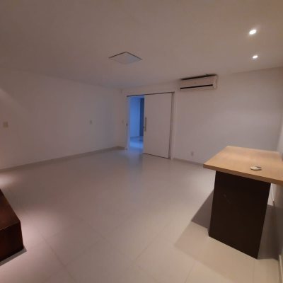 Casa Residencial com 900m², 4 quartos, 4 suítes, 4 garagens, no bairro Jurerê Internacional em Florianópolis