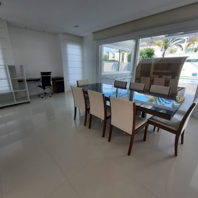 Casa Residencial com 900m², 4 quartos, 4 suítes, 4 garagens, no bairro Jurerê Internacional em Florianópolis