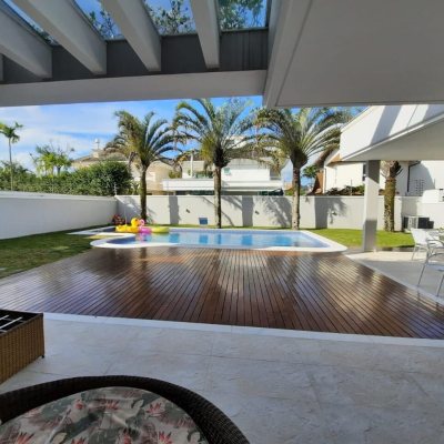 Casa Residencial com 900m², 4 quartos, 4 suítes, 4 garagens, no bairro Jurerê Internacional em Florianópolis